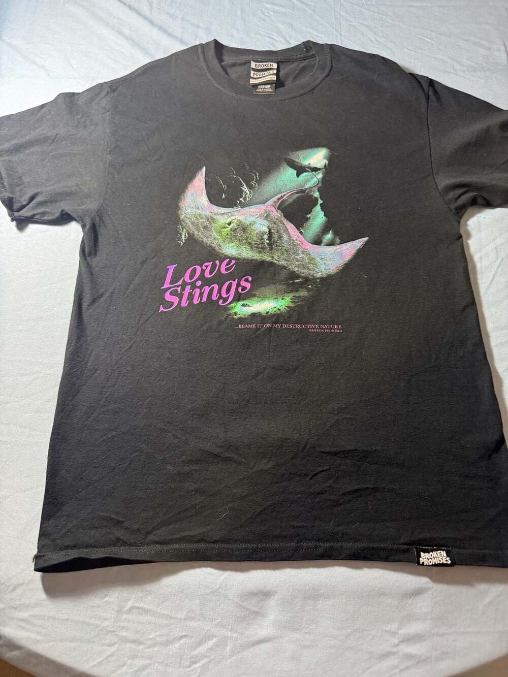 Broken Promises Love Stings Graphic T-Shirt Medium Black